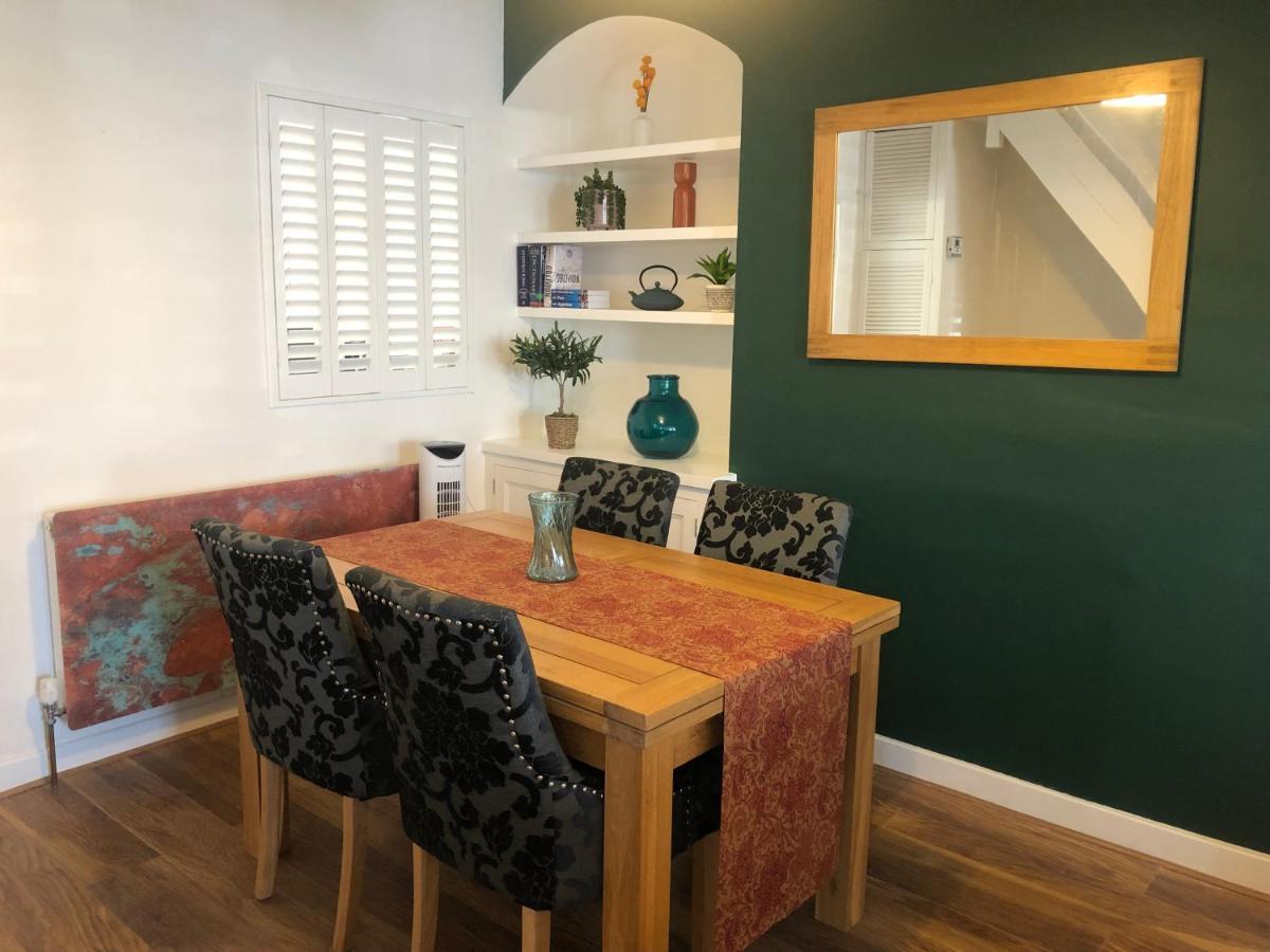 Apartment Homely Victorian Terraced Town House With Parking. Taunton
