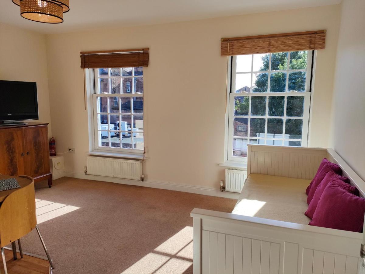 2-bedroom Apartment, Great Location! Apartment *