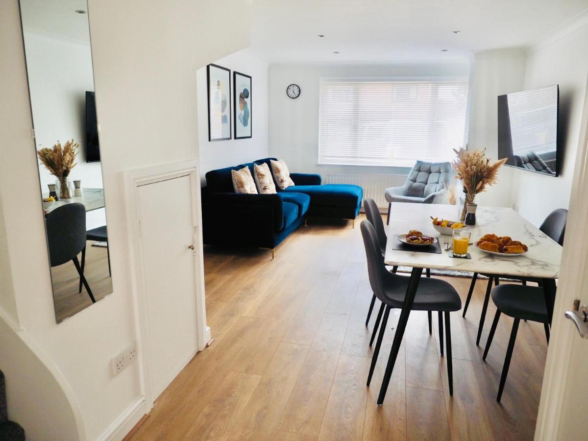 Free Parking 2 Bed With Garden, Fibre Wi-fi & Netflix Holiday home *