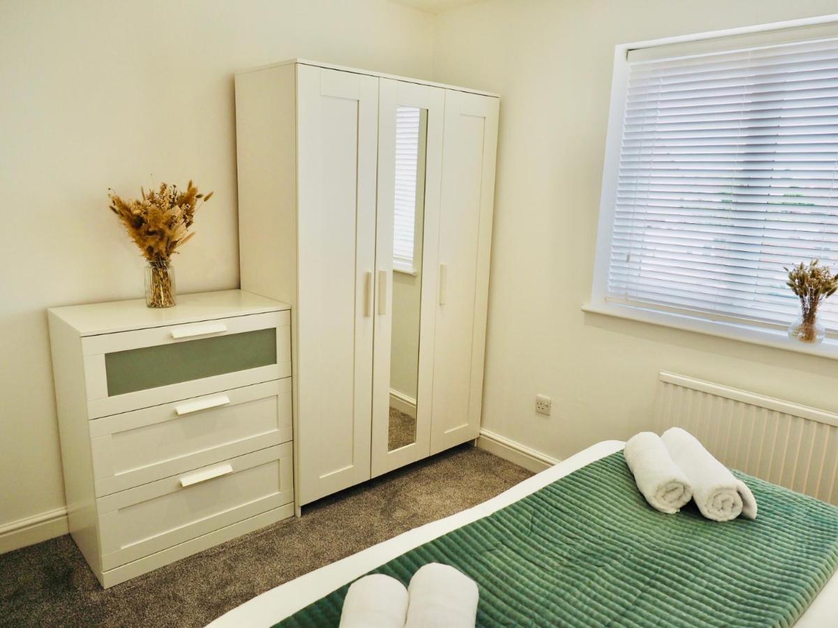 Free Parking 2 Bed With Garden, Fibre Wi-fi & Netflix