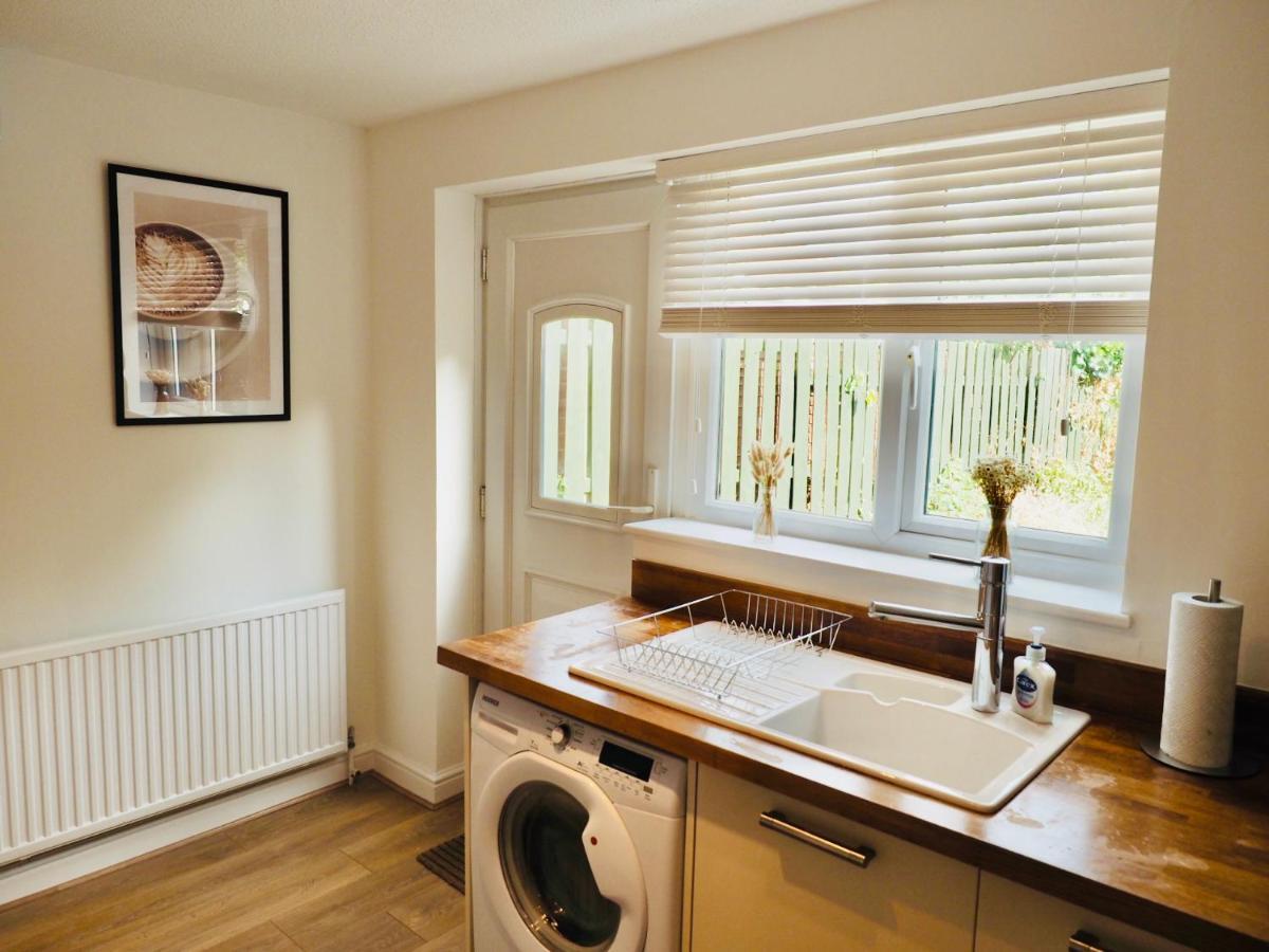 Free Parking 2 Bed With Garden, Fibre Wi-fi & Netflix