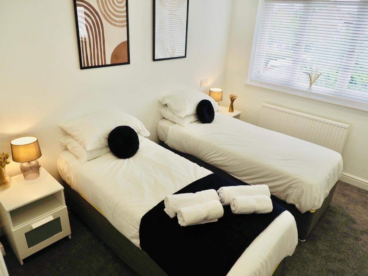 Holiday home Free Parking 2 Bed With Garden, Fibre Wi-fi & Netflix
