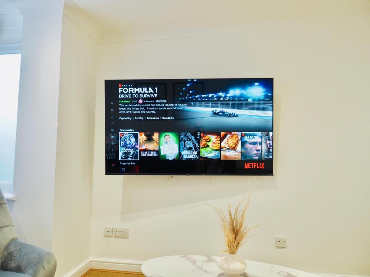 Free Parking 2 Bed With Garden, Fibre Wi-fi & Netflix Holiday home *