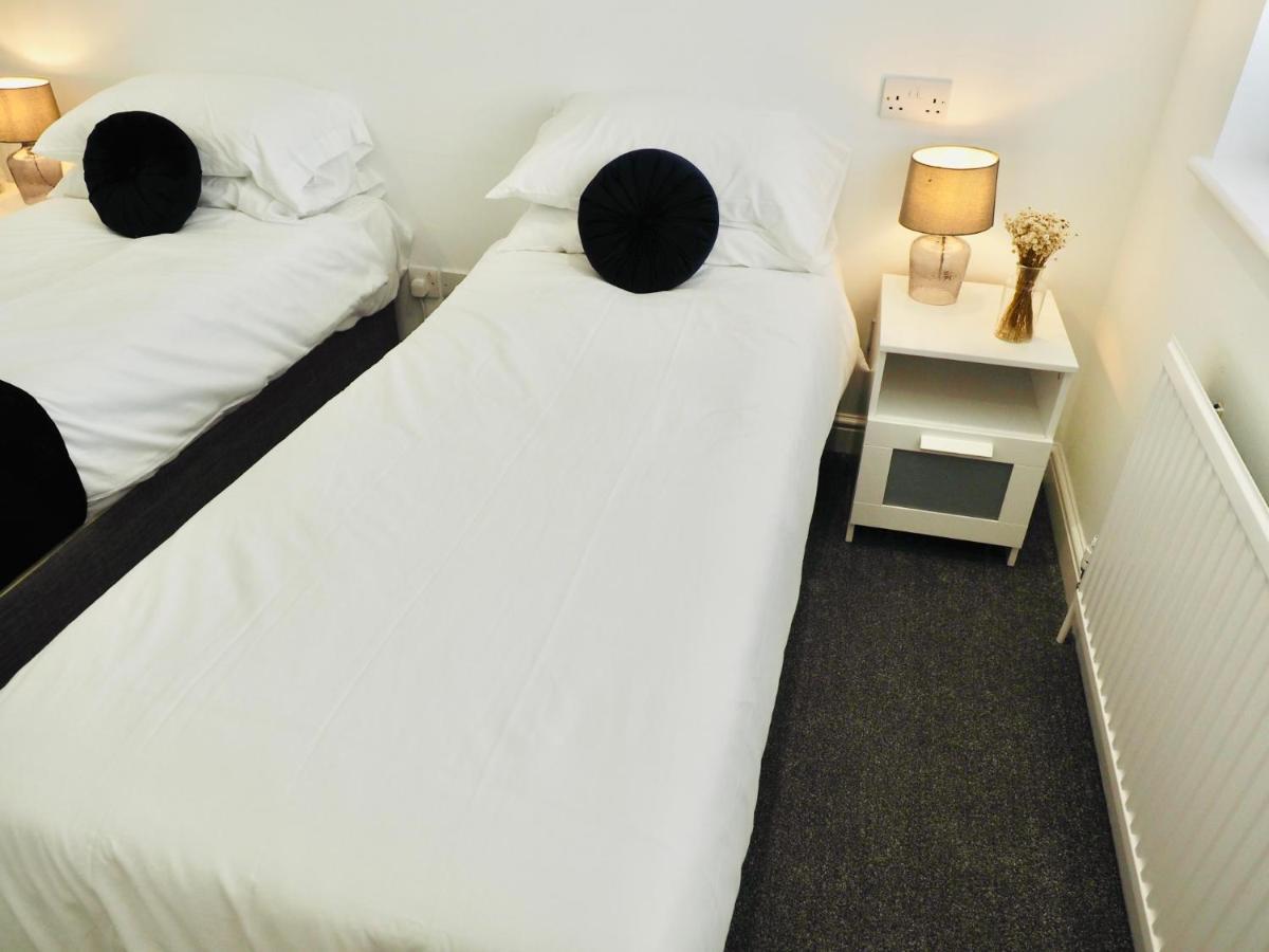 Holiday home Free Parking 2 Bed With Garden, Fibre Wi-fi & Netflix