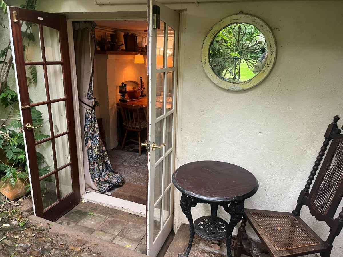 Charming Historic Apartment Adjoining Beautiful Central Taunton Park