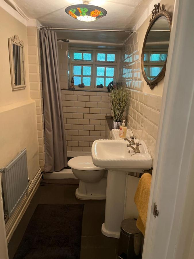 Charming Historic Apartment Adjoining Beautiful Central Taunton Park