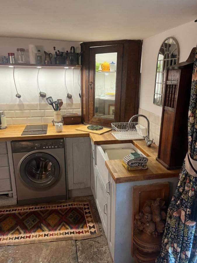 Charming Historic Apartment Adjoining Beautiful Central Taunton Park *