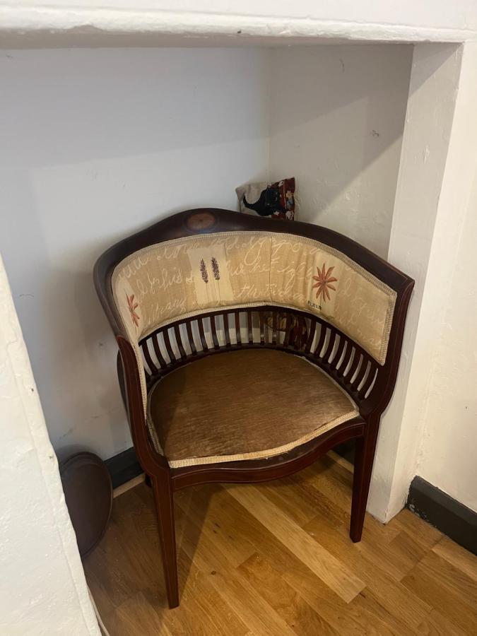 Charming Historic Apartment Adjoining Beautiful Central Taunton Park Taunton