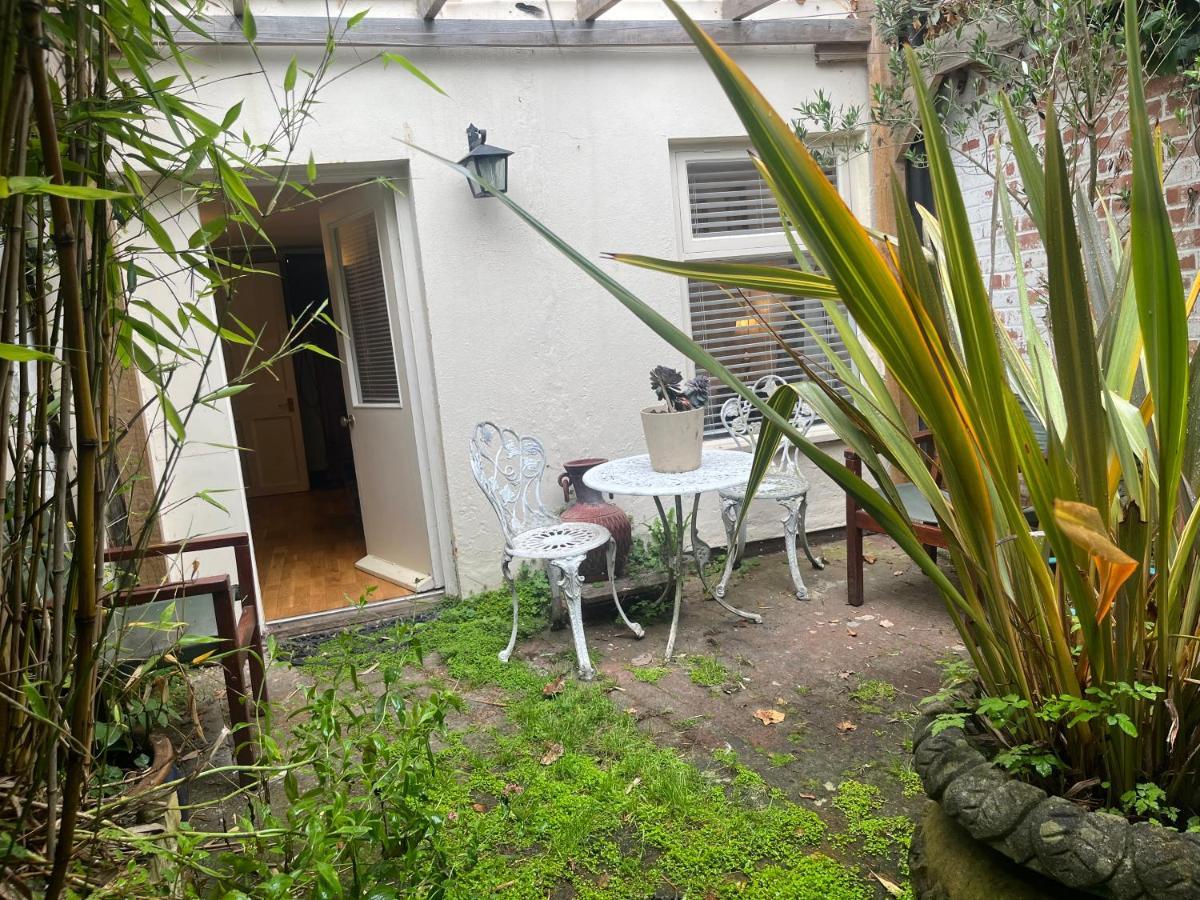 Charming Historic Apartment Adjoining Beautiful Central Taunton Park Taunton