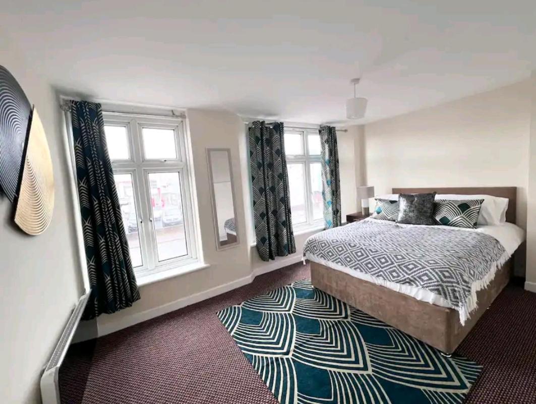 Flats * Taunton