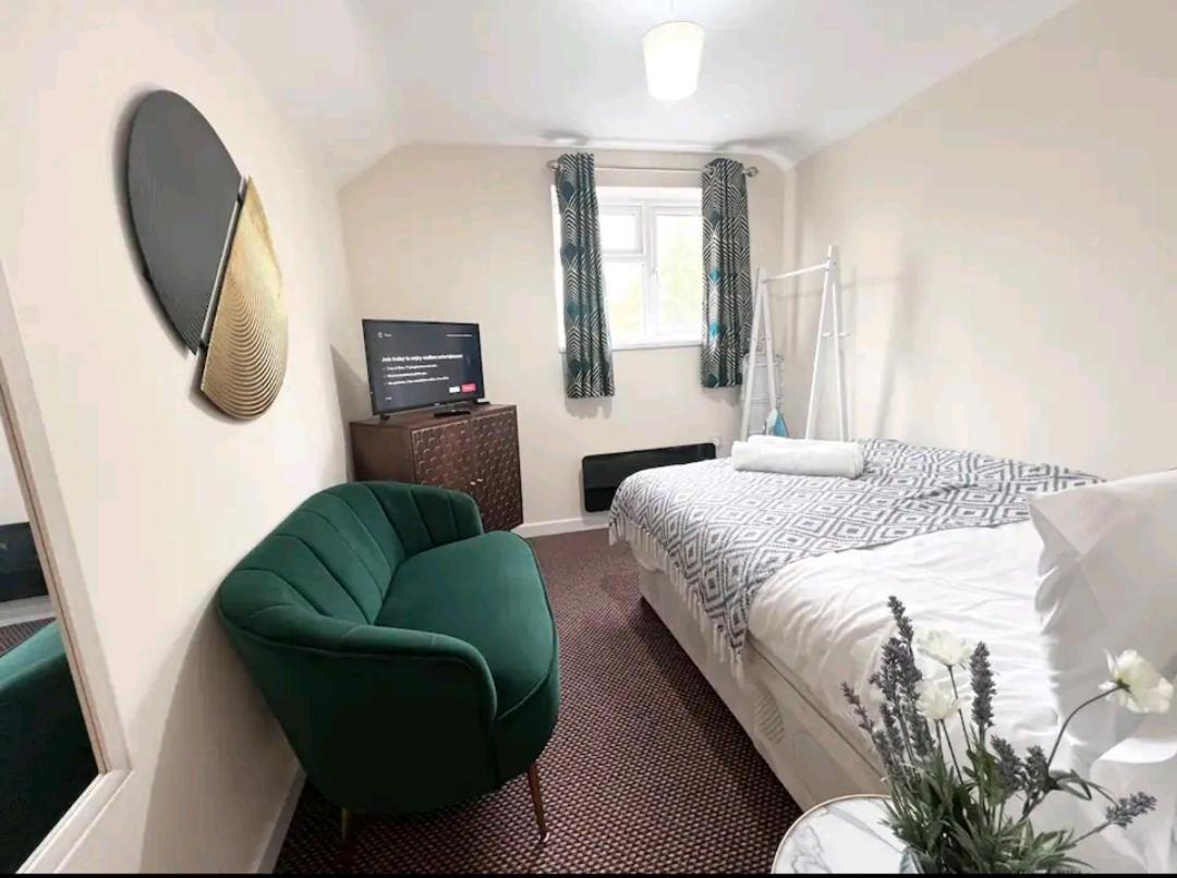Flats * Taunton