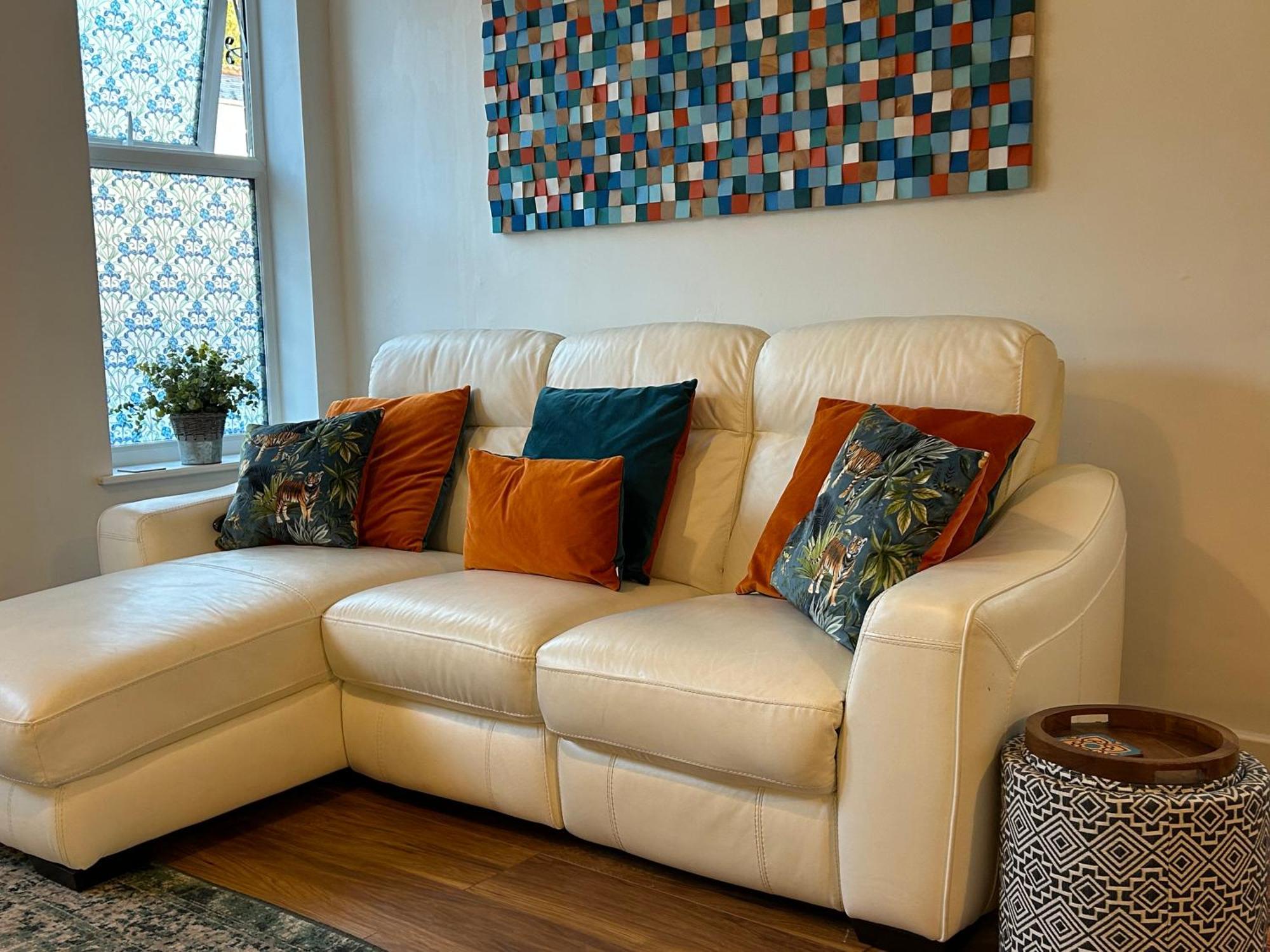 Homely Victorian Terraced Town House With Parking. Apartment *