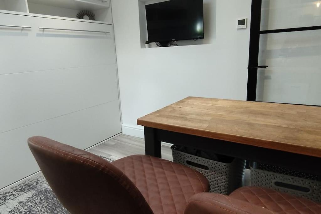 The Nook: Self Contained Annex * Taunton