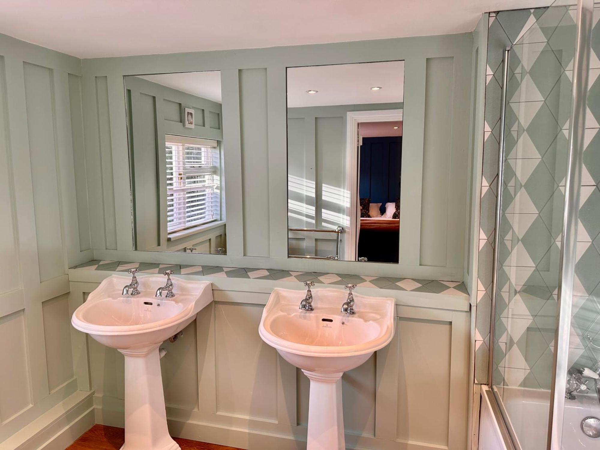 Octon Luxury 1 And 2 Bedroom 1 Mile From Centre
