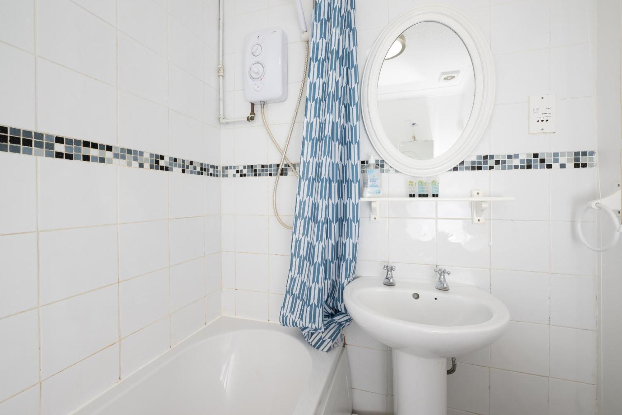 Free Parking Good Location With Garden Holiday home *