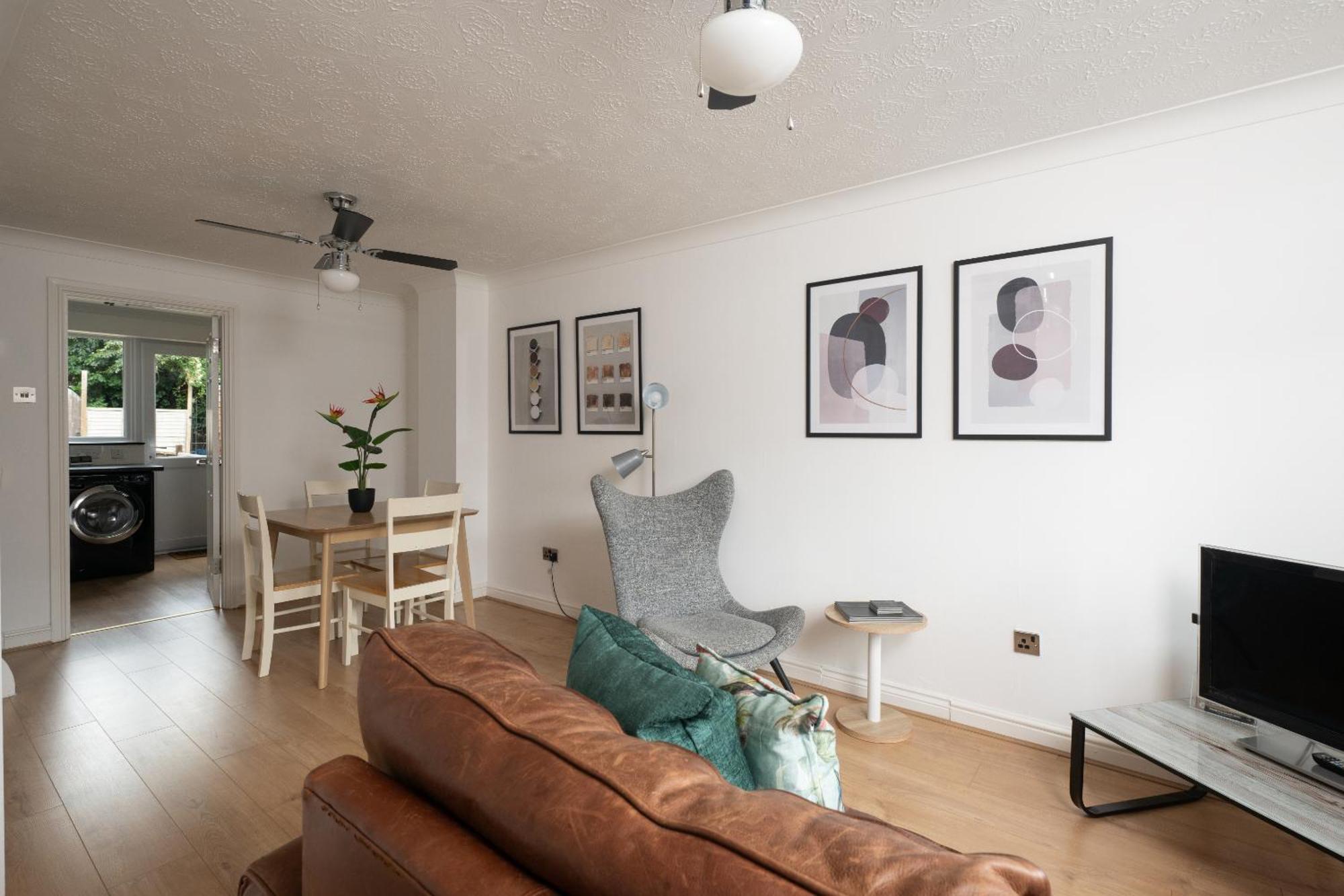 Free Parking Good Location With Garden
