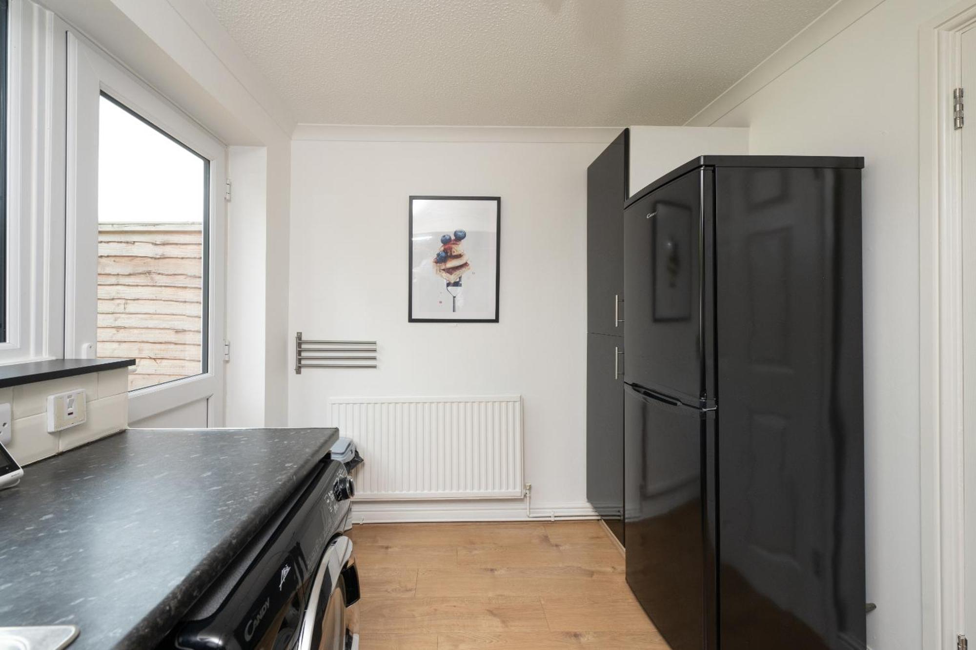 Free Parking Good Location With Garden Holiday home