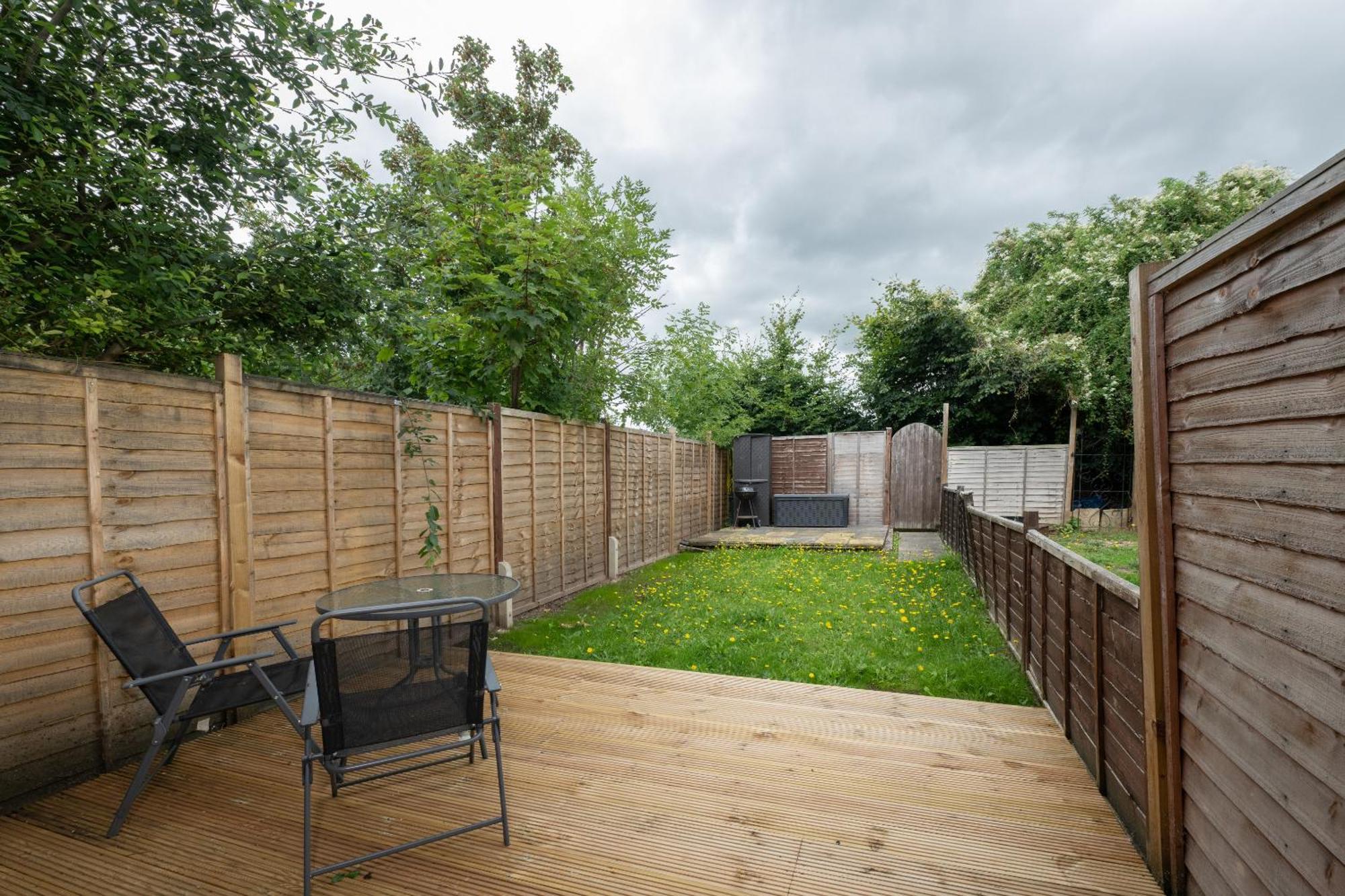 Free Parking Good Location With Garden