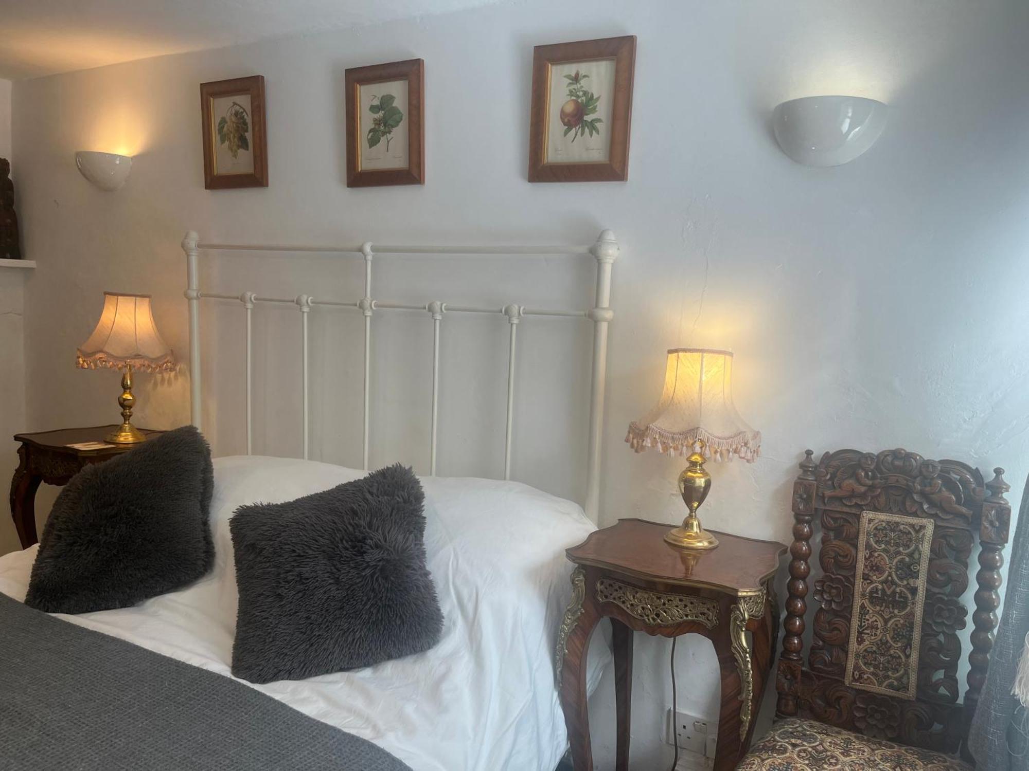 Charming Historic Apartment Adjoining Beautiful Central Taunton Park Apartment Taunton