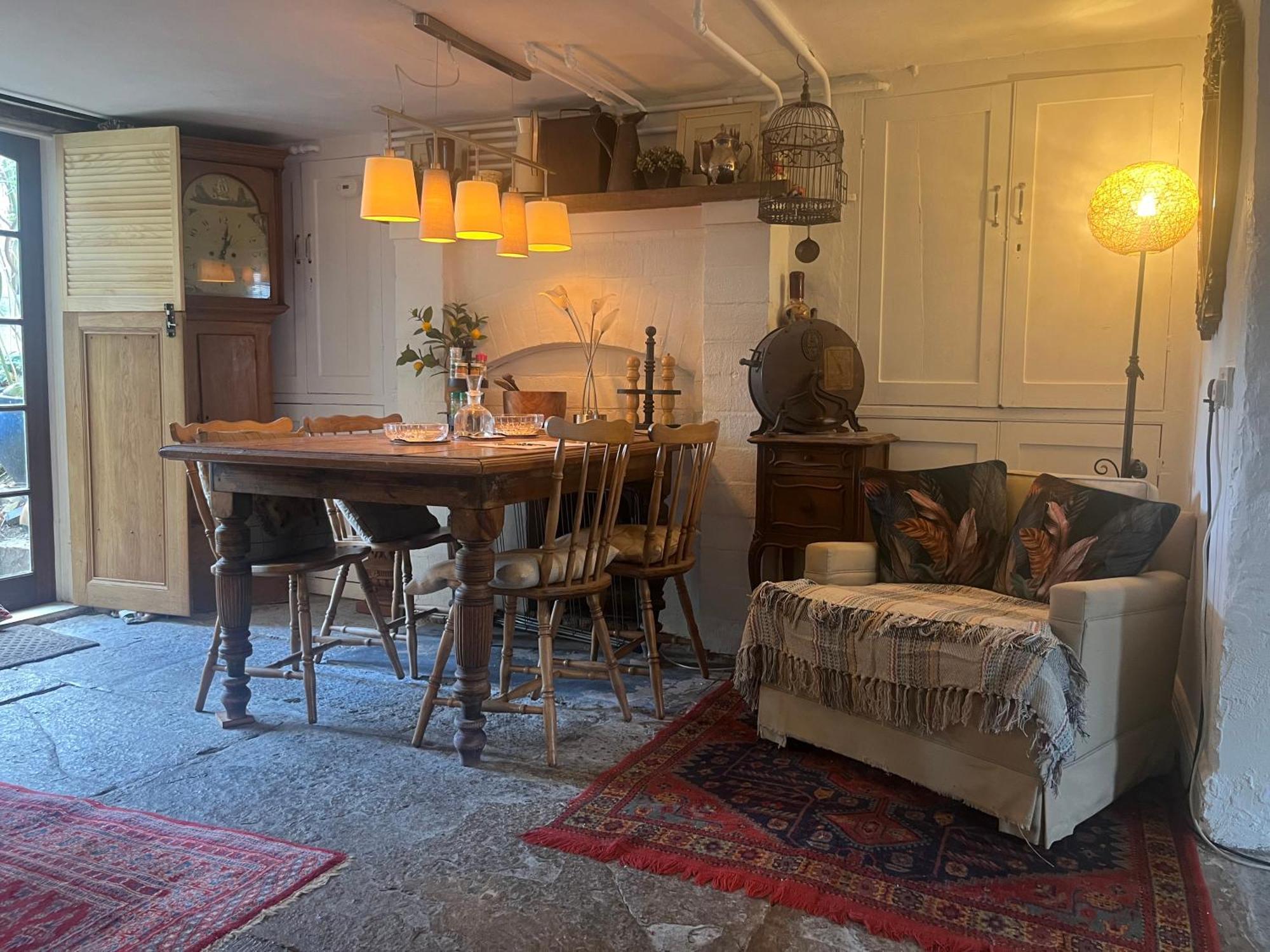 Charming Historic Apartment Adjoining Beautiful Central Taunton Park Apartment