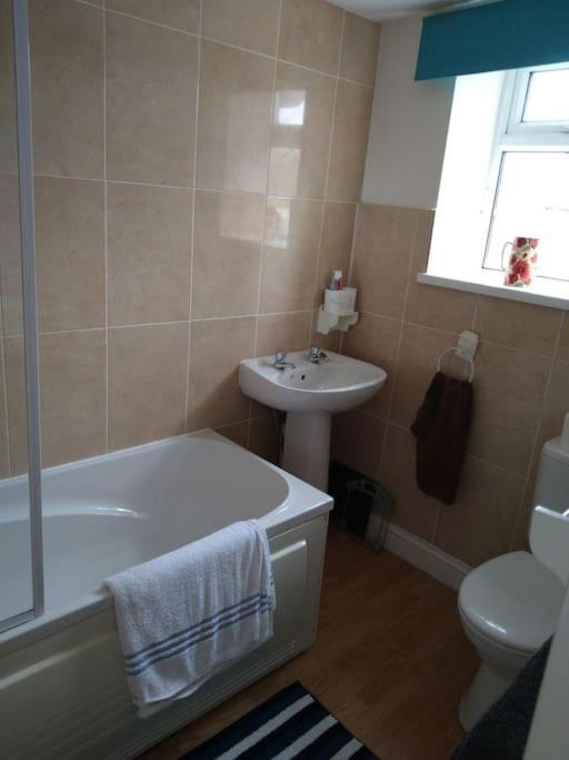 Cheerful 3-bedroom Townhouse With Free Parking On Site Holiday home