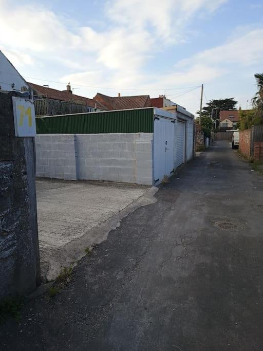 Holiday home Cheerful 3-bedroom Townhouse With Free Parking On Site