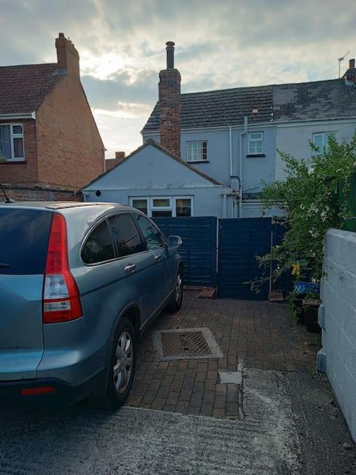 Holiday home Cheerful 3-bedroom Townhouse With Free Parking On Site