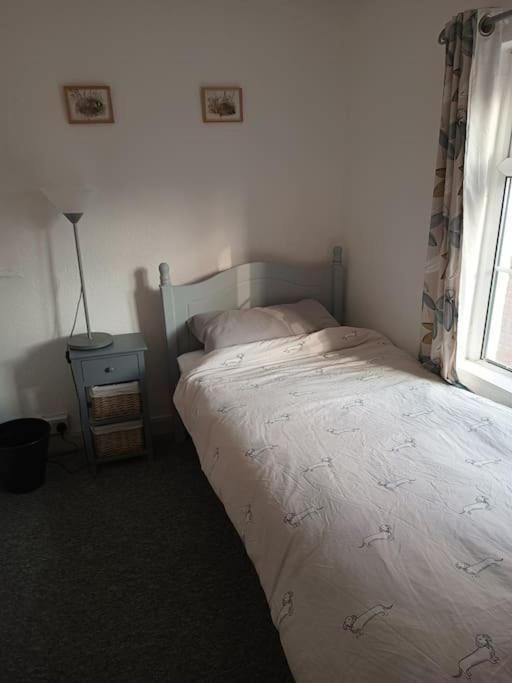 Cheerful 3-bedroom Townhouse With Free Parking On Site Taunton