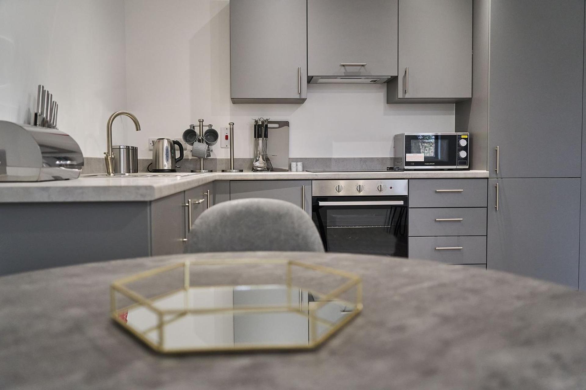 Host & - 23 Waterside Place Apartment *