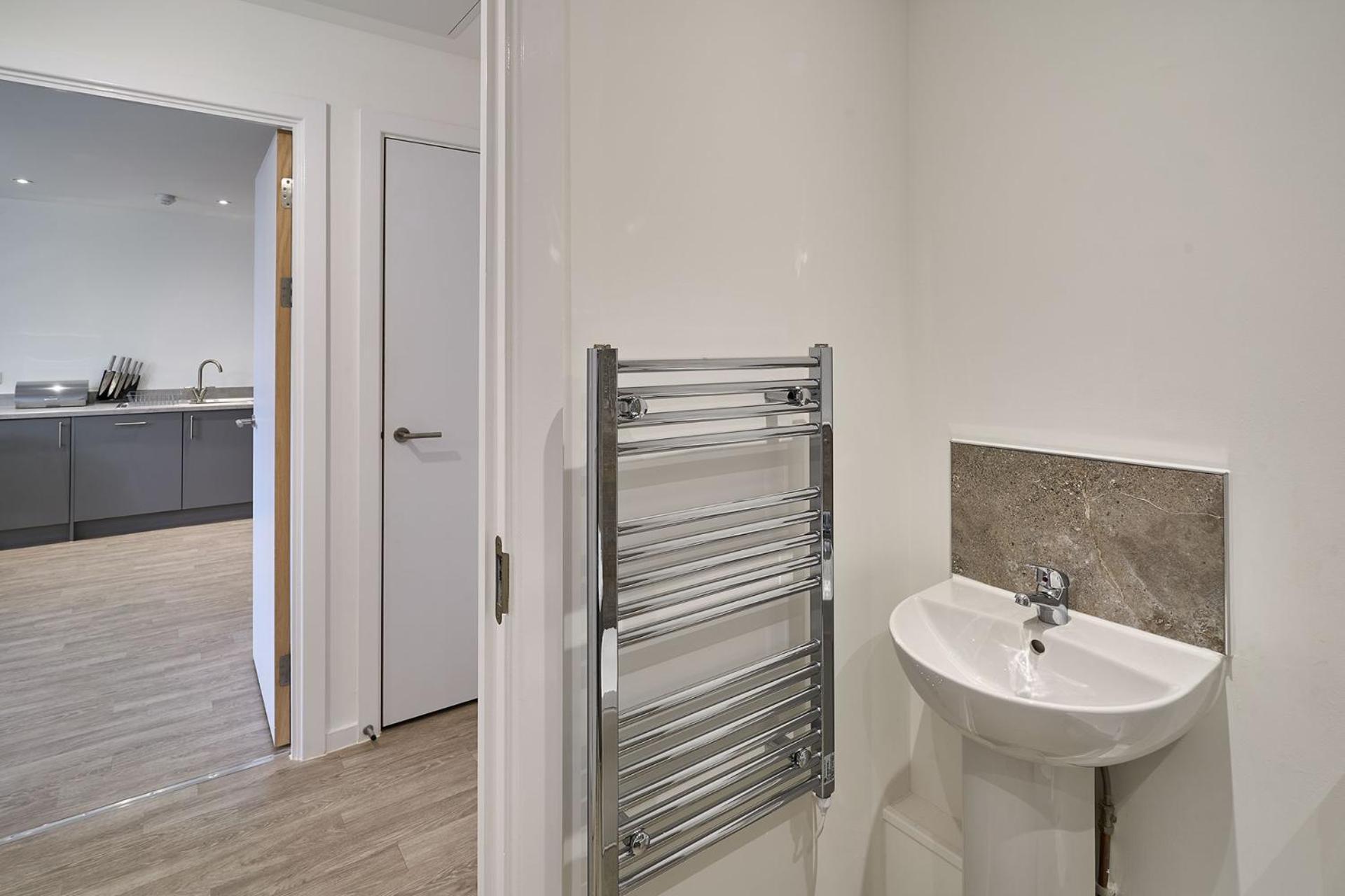 Host & - 23 Waterside Place