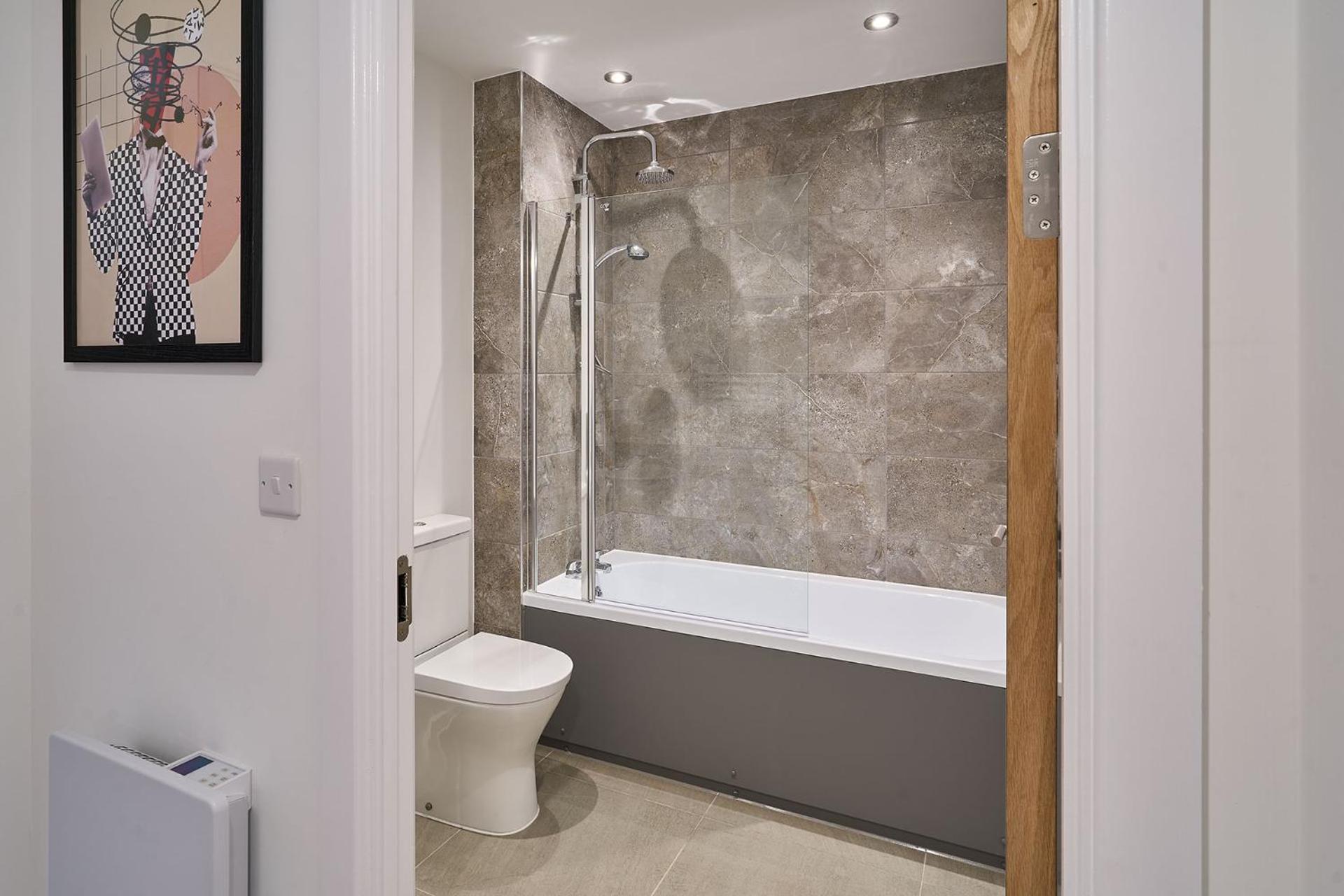 Host & - 23 Waterside Place * Taunton