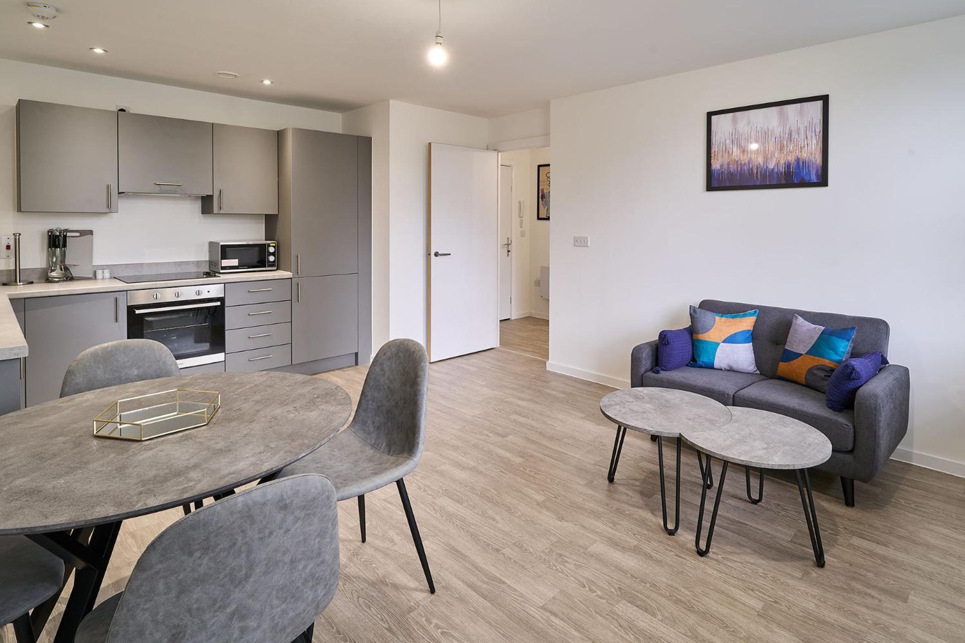 Host & - 23 Waterside Place *