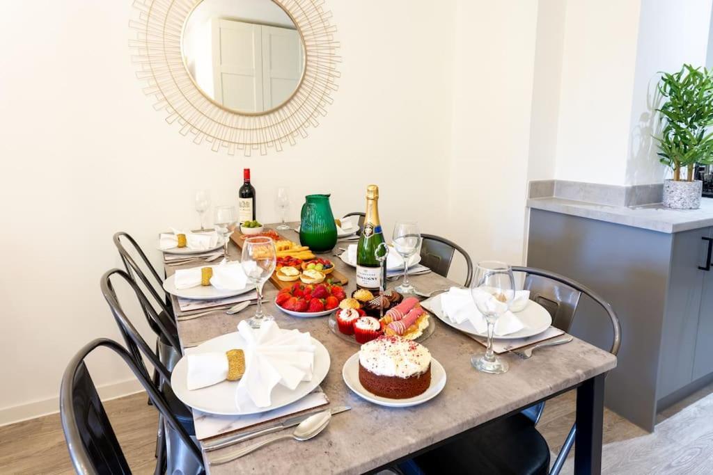 Waterside 2 Bed & Free Off Road Parking & Wifi Taunton