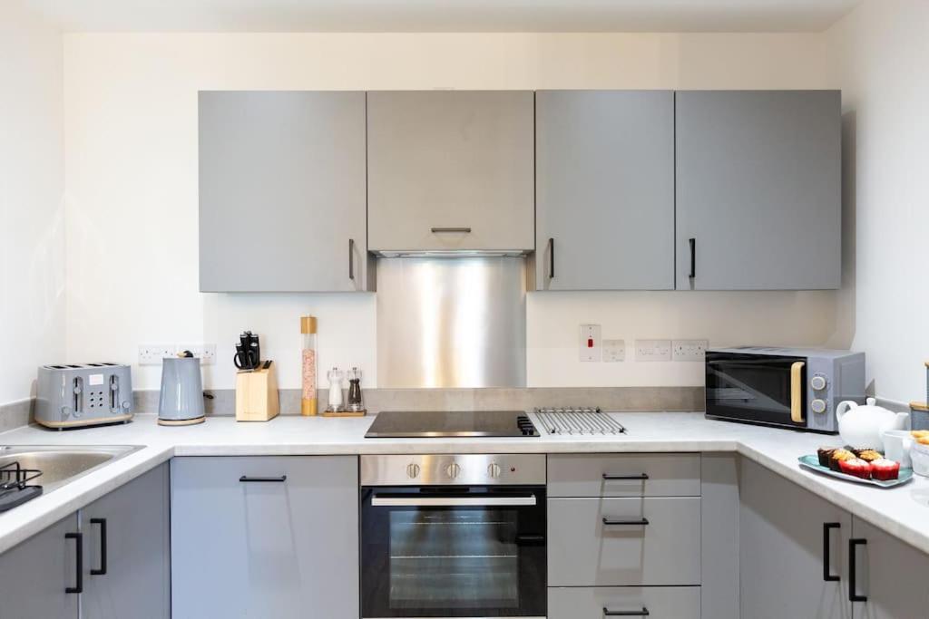Waterside 2 Bed & Free Off Road Parking & Wifi