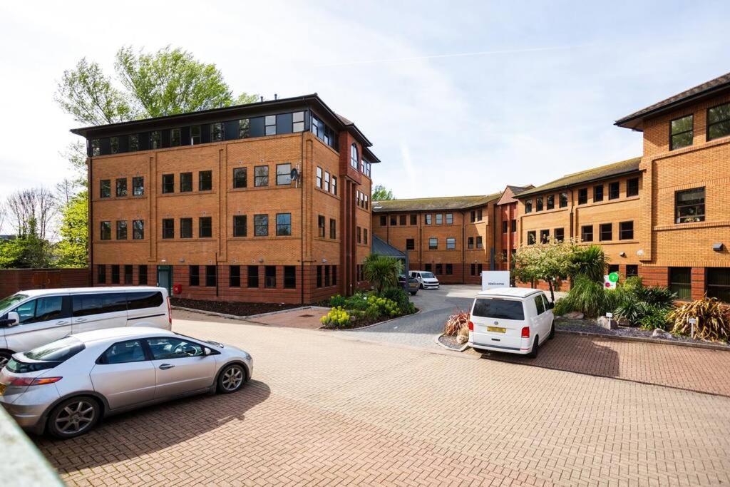 Apartment Waterside 2 Bed & Free Off Road Parking & Wifi *