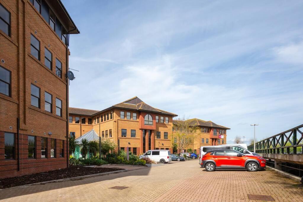 Apartment Waterside 2 Bed & Free Off Road Parking & Wifi