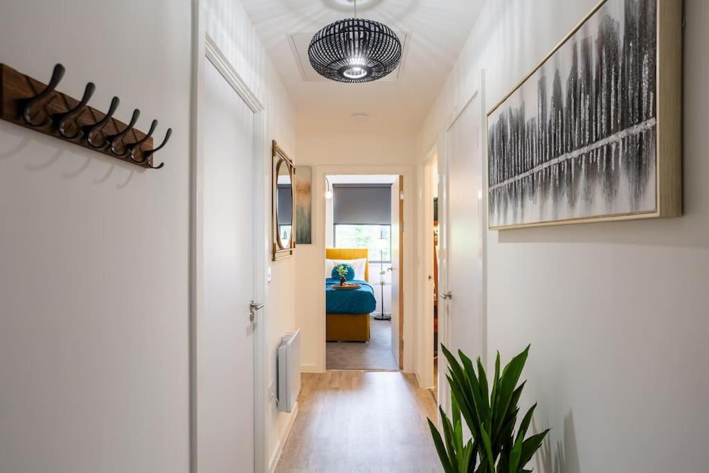 Waterside 2 Bed & Free Off Road Parking & Wifi