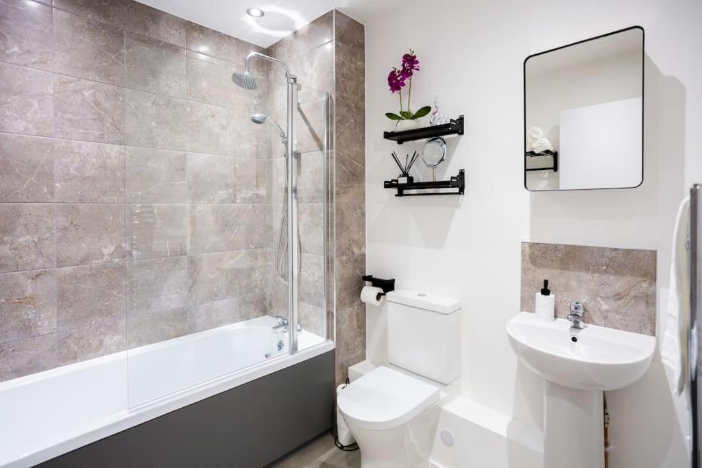 Apartment Waterside 2 Bed & Free Off Road Parking & Wifi *