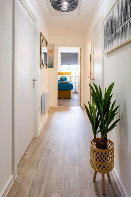 Waterside 2 Bed & Free Off Road Parking & Wifi