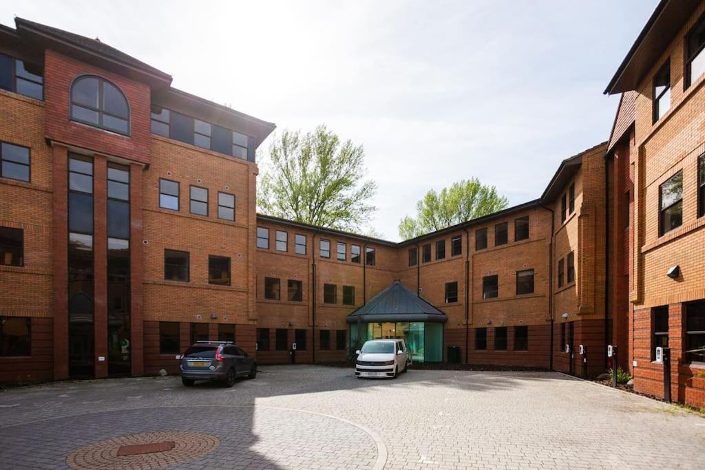 Apartment Waterside 2 Bed & Free Off Road Parking & Wifi Taunton