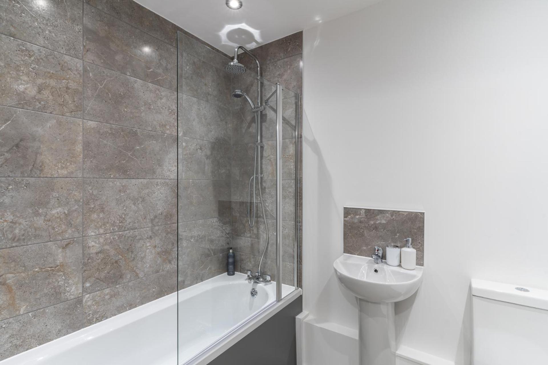 Host & - 36 Waterside Place