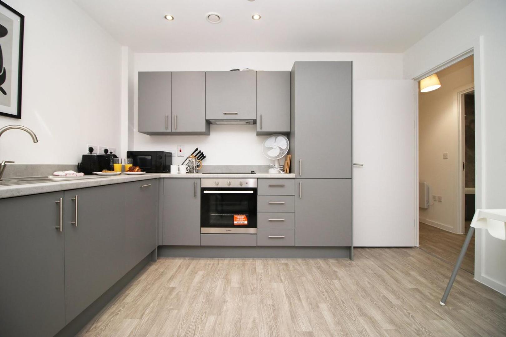 Modern Two Br | Free Parking * Taunton
