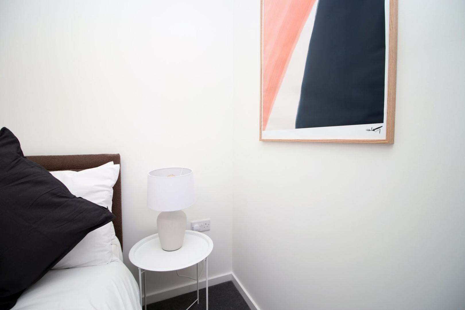 Modern Two Br | Free Parking Apartment