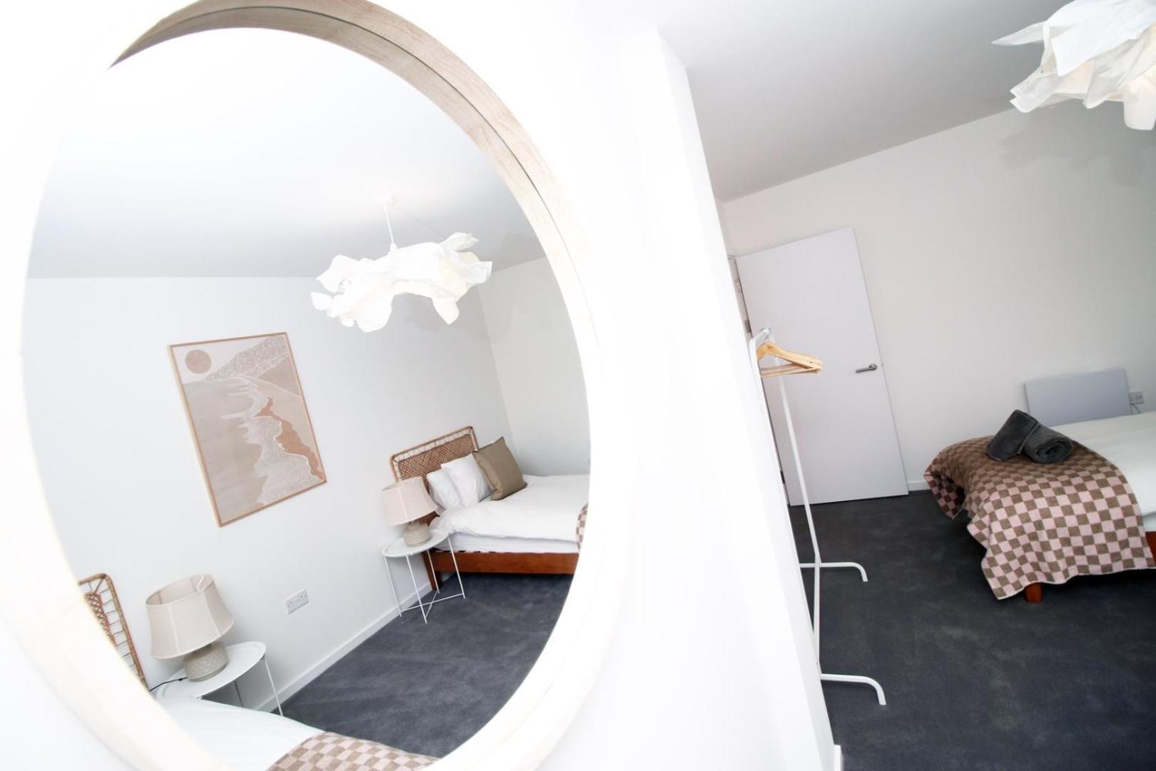 Modern Two Br | Free Parking Taunton