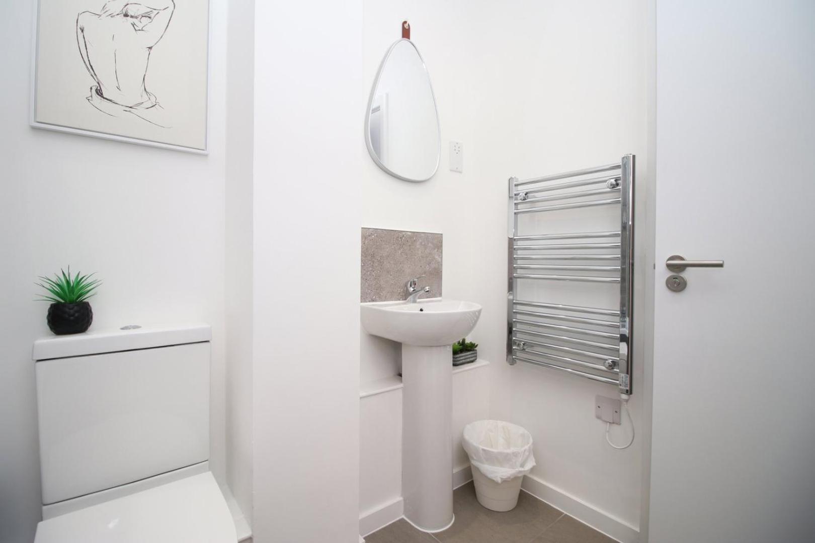 Modern Two Br | Free Parking
