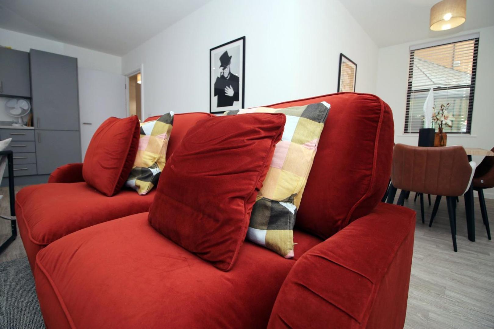 Modern Two Br | Free Parking