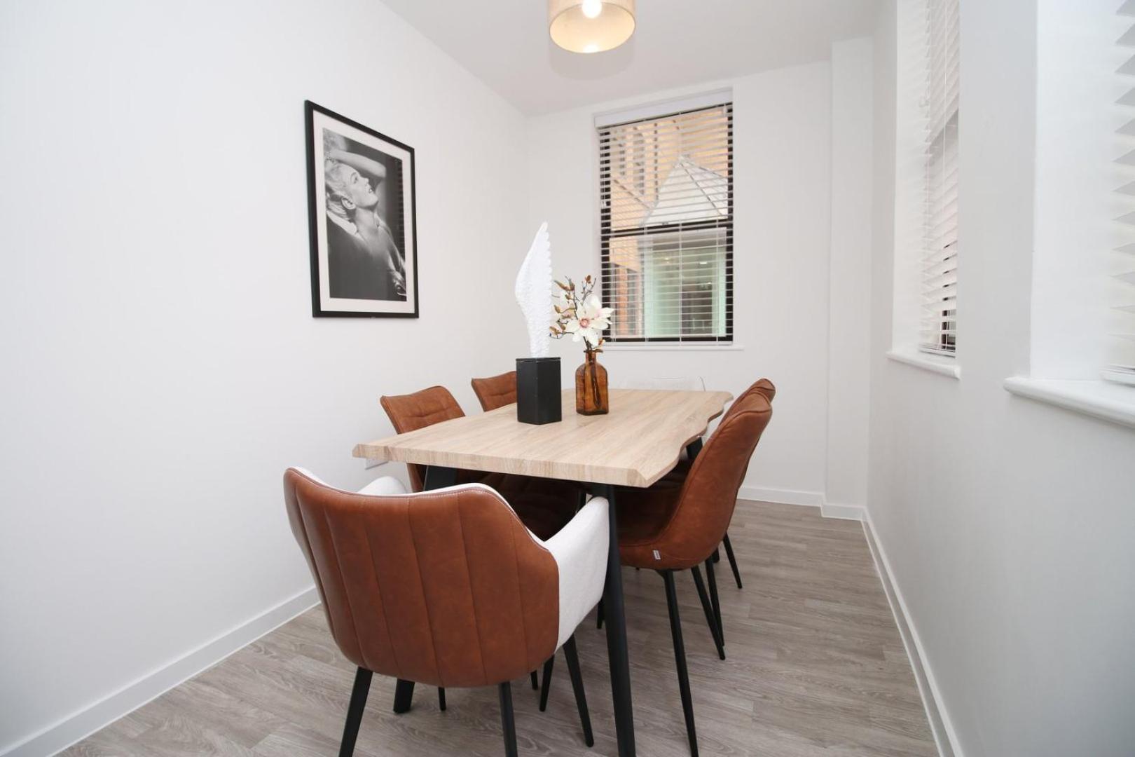 Modern Two Br | Free Parking Apartment Taunton