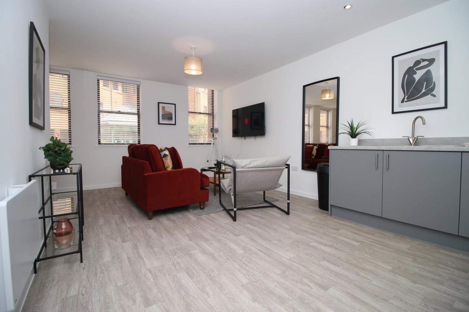 Modern Two Br | Free Parking Apartment