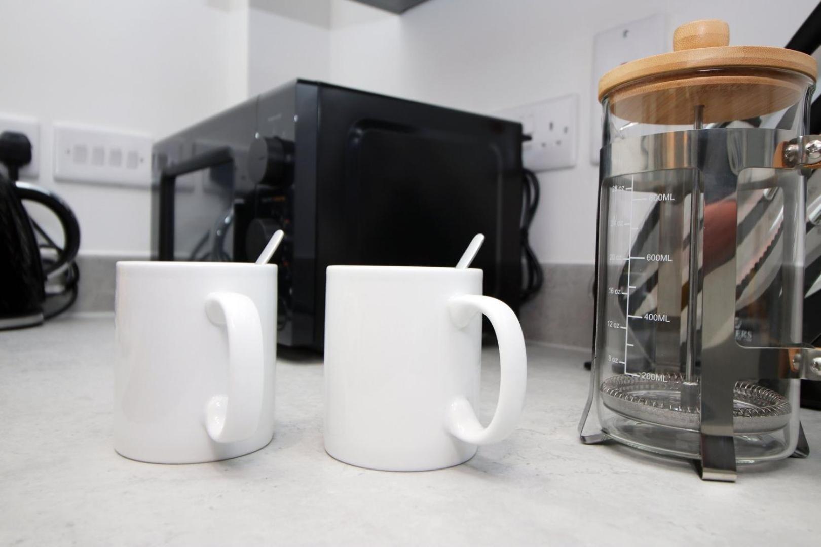 Modern Two Br | Free Parking Apartment *