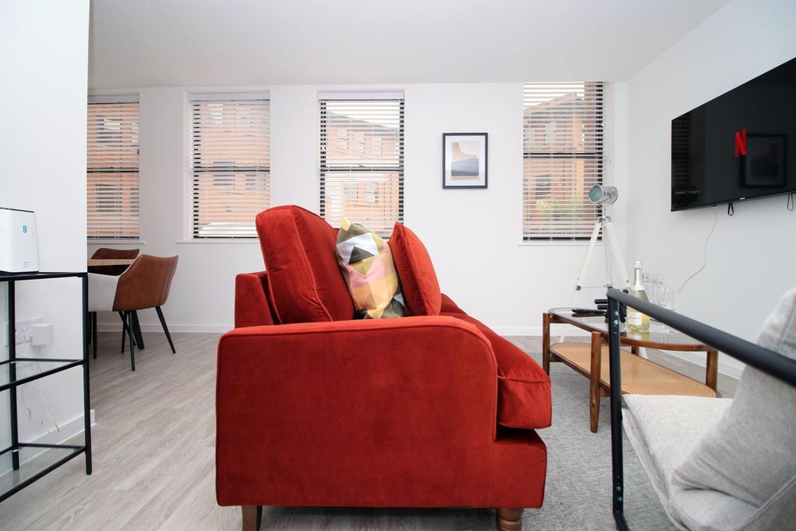 Modern Two Br | Free Parking Apartment Taunton